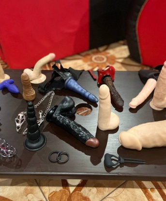 Встреча со мной - это незабываемый опыт и наслаждение каждой минуты. Я легкая на подъем и открыта к новым приключениям. Ласковая и чувственная, я понимаю и удовлетворю твои самые сокровенные желания. Мои услуги охватывают все, от умного разговора до страстных игр в постели. У меня роскошные формы и привлекательное лицо, что подтверждают мои фотографии. Мои клиенты говорят, что со мной время останавливается. Я живу в самом сердце Москвы и готова пригласить вас в мой комфортабельный уютный апартамент или приехать к вам. Не упустите возможность испытать настоящую страсть и насладиться жизнью со мной - ты заслуживаешь самого лучшего! 😘🔥 9104, 35 лет